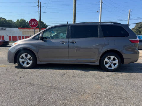2018 Toyota Sienna LE 8-Passenger