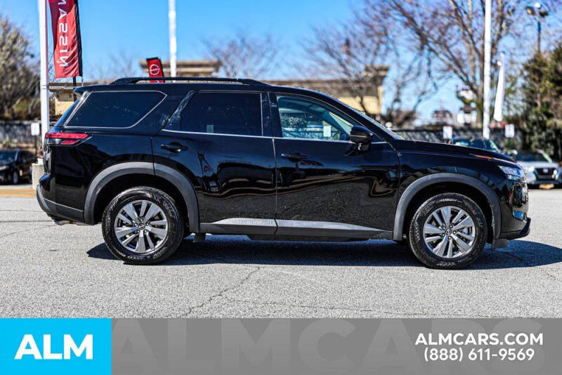 2024 Nissan Pathfinder SV