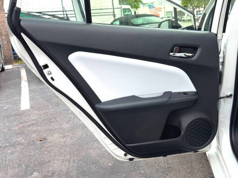 2020 Toyota Prius LE