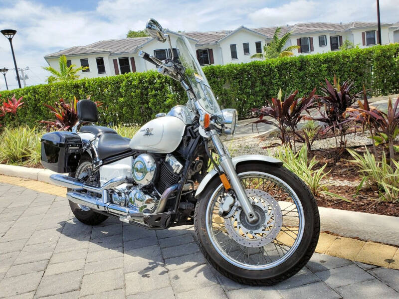 2004 Yamaha V-Star for sale at M.D.V. INTERNATIONAL AUTO CORP in Fort Lauderdale FL