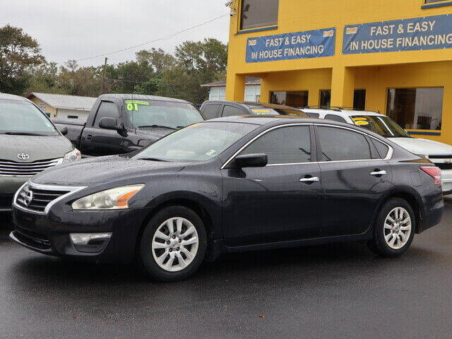 2013 Nissan Altima for sale at Bond Auto Sales in Saint Petersburg FL
