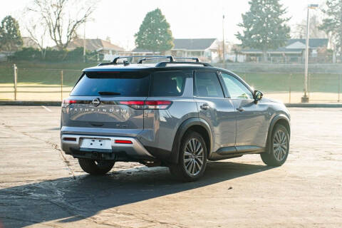 2022 Nissan Pathfinder SL