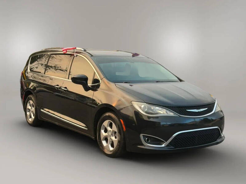 2017 Chrysler Pacifica Touring-L Plus