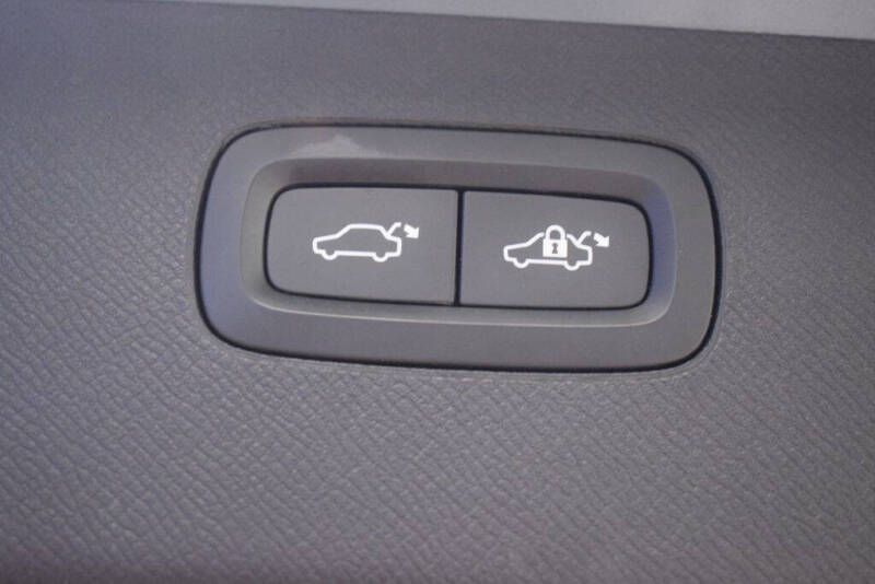 2020 Volvo XC90 T5 Momentum