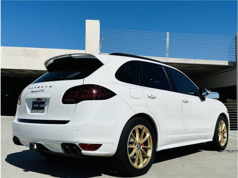 2013 Porsche Cayenne GTS