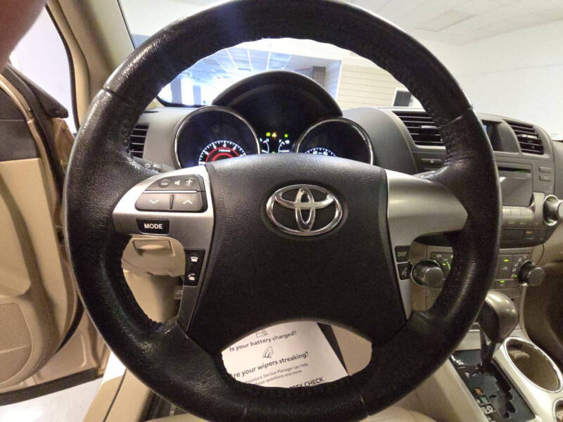 2012 Toyota Highlander SE