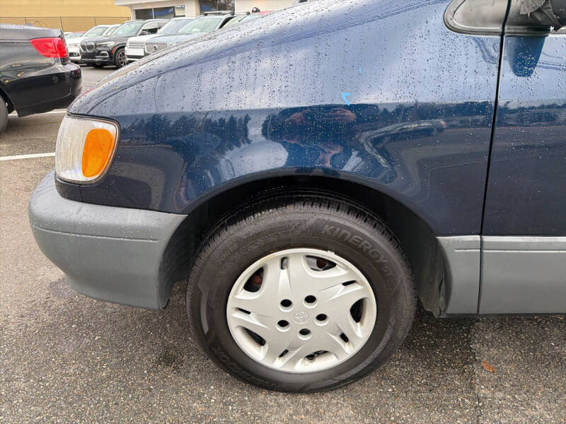 2001 Toyota Sienna LE