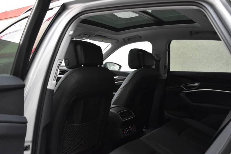 2021 Audi e-tron quattro Premium Plus