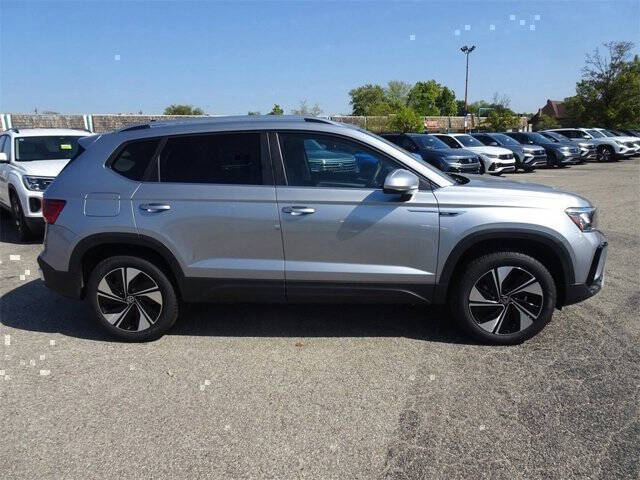 2024 Volkswagen Taos SE 4Motion