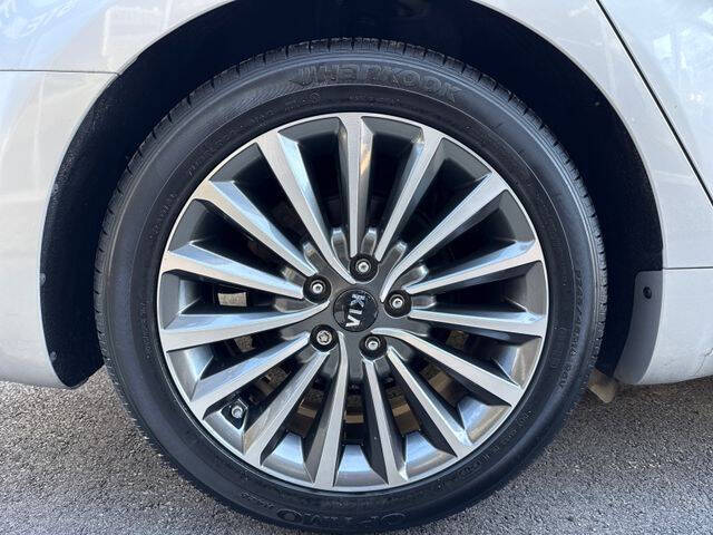 2017 Kia Cadenza Premium
