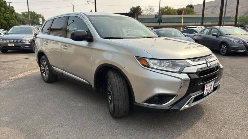 2020 Mitsubishi Outlander ES