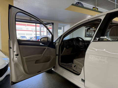 2018 Volkswagen Golf TSI SE