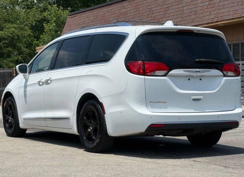 2017 Chrysler Pacifica Touring-L Plus