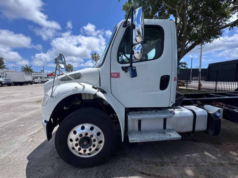 2017 Freightliner M2 106