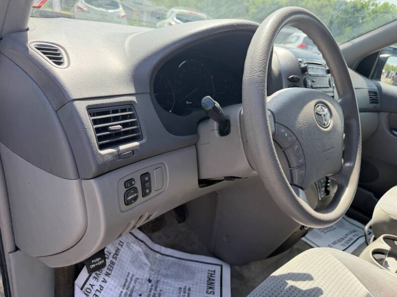 2006 Toyota Sienna LE 7 Passenger