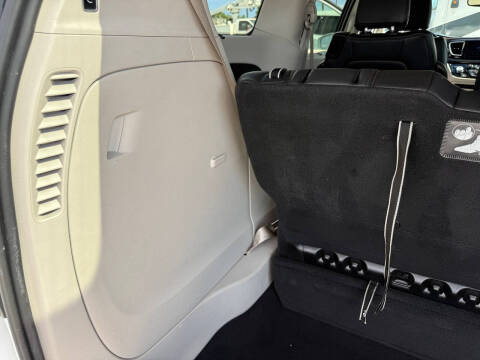 2017 Chrysler Pacifica Touring-L