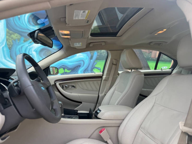 2010 Ford Taurus Limited