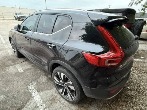 2023 Volvo XC40 B5 Ultimate Bright Theme