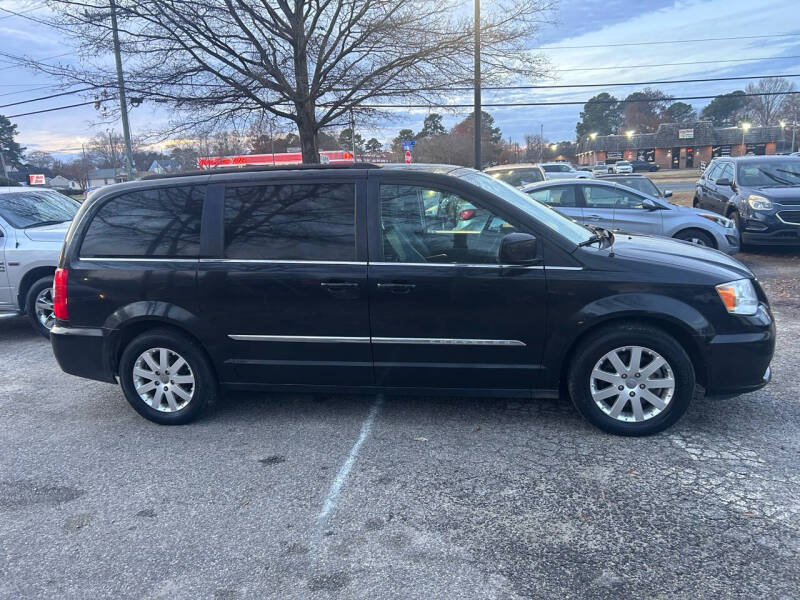 2015 Chrysler Town & Country Touring photo 4