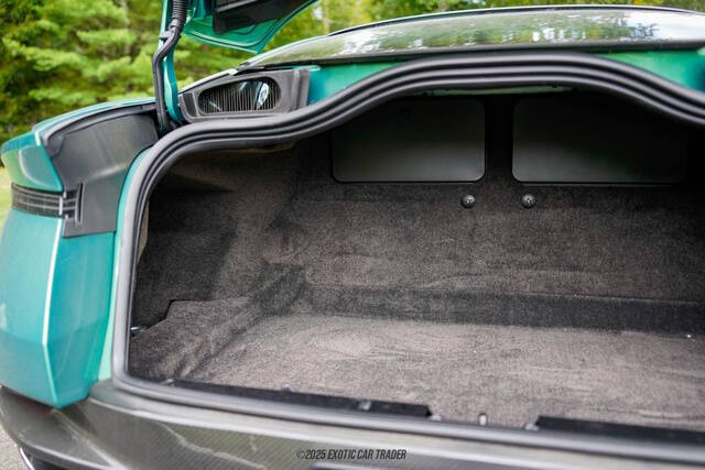 2025 Aston Martin DB12 V8