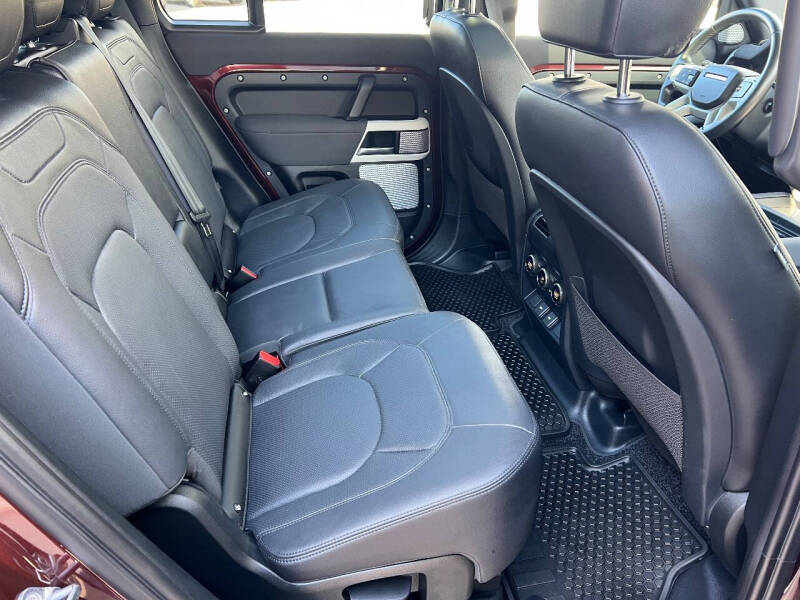 2023 Land Rover Defender 130 SE