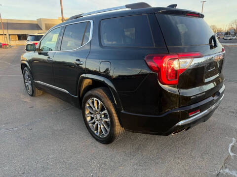 2023 GMC Acadia Denali