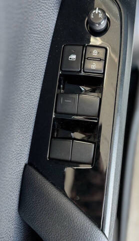 2022 Toyota Prius LE