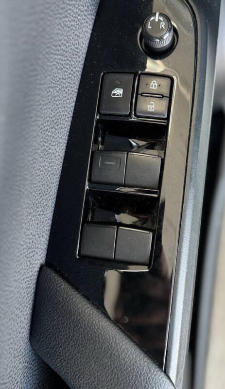 2022 Toyota Prius LE