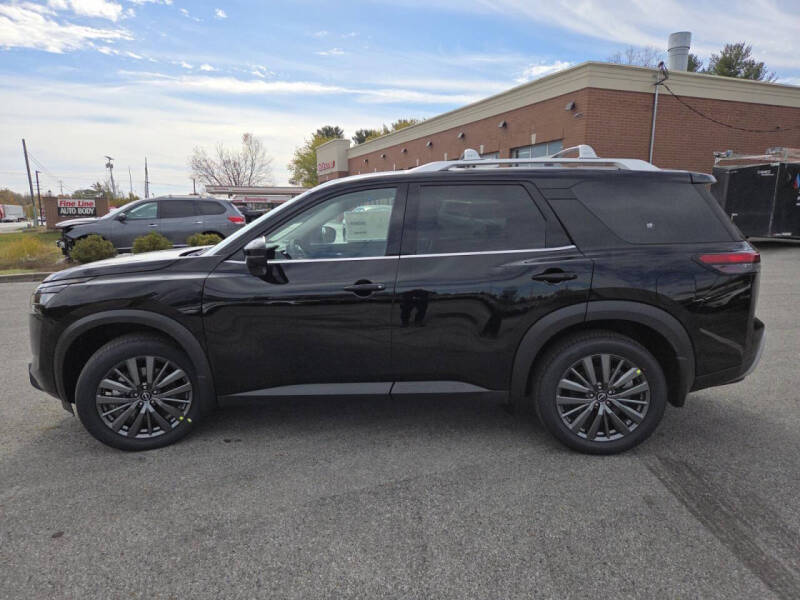 2025 Nissan Pathfinder SL