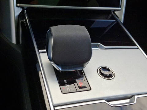 2025 Land Rover Range Rover P530 SE LWB