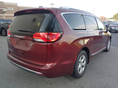 2017 Chrysler Pacifica Touring-L Plus