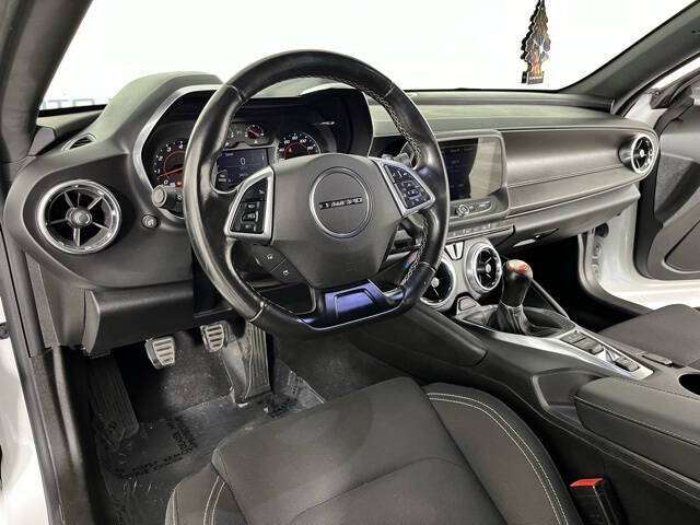 2021 Chevrolet Camaro LT1 - Photo 14