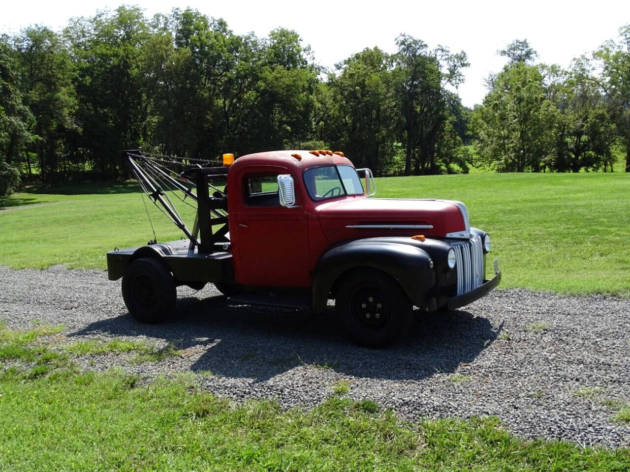 1947 Ford 1 TON TOW TRUCK