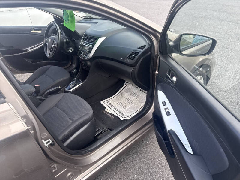 2013 Hyundai Accent SE