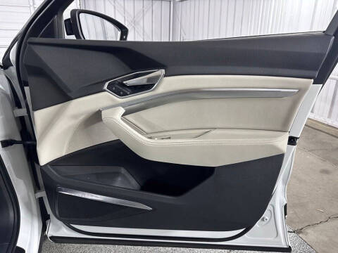 2019 Audi e-tron quattro Premium Plus