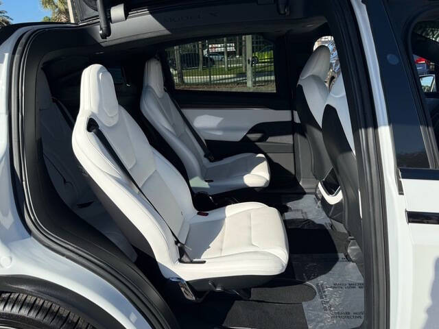 2022 Tesla Model X 21