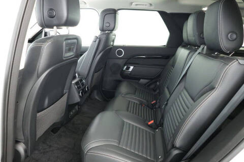 2024 Land Rover Discovery P300 S