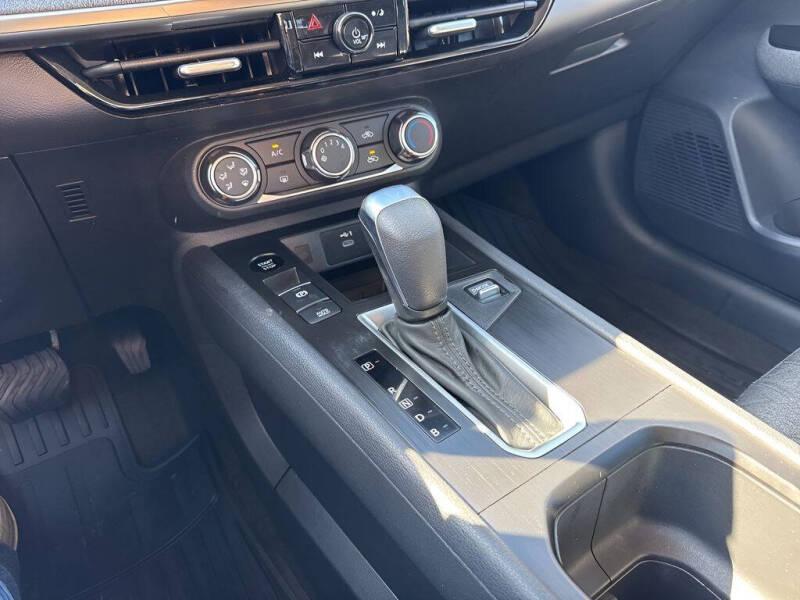 2025 Nissan Kicks SV