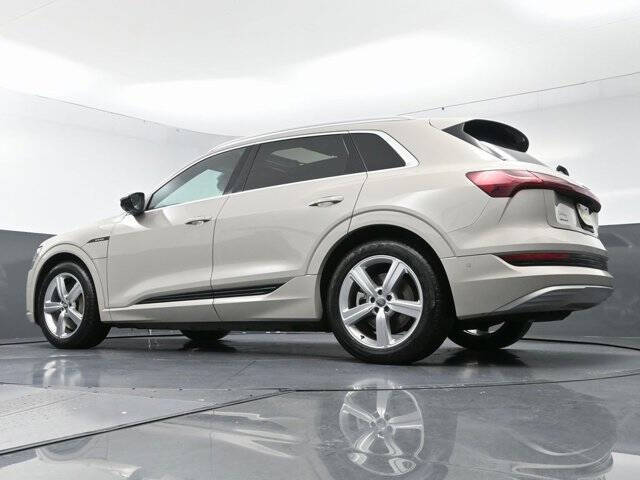 2019 Audi e-tron quattro Premium Plus