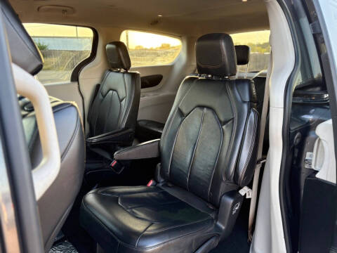 2017 Chrysler Pacifica Touring-L