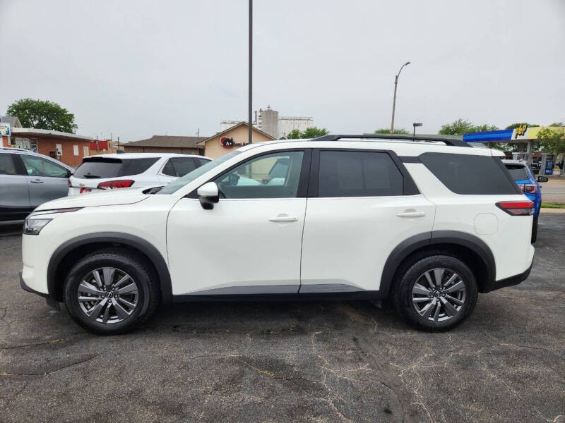 2025 Nissan Pathfinder SV