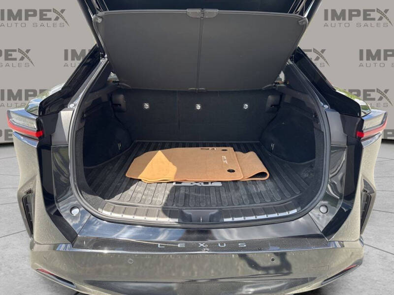2023 Lexus RZ 450e Luxury