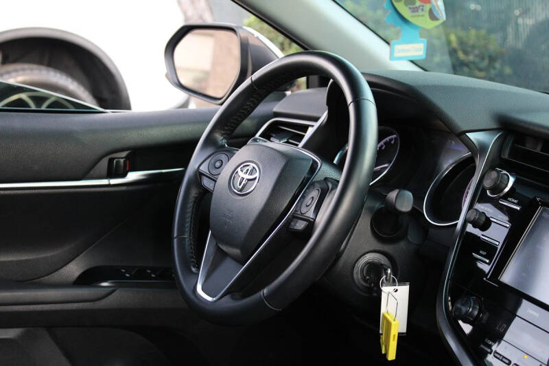 2020 Toyota Camry SE