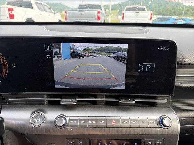 White 2025 Hyundai KONA SEL AWD SEL 4dr Crossover 25