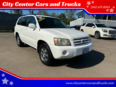 2004 Toyota Highlander for sale at City Center Cars and Trucks in Roseburg OR