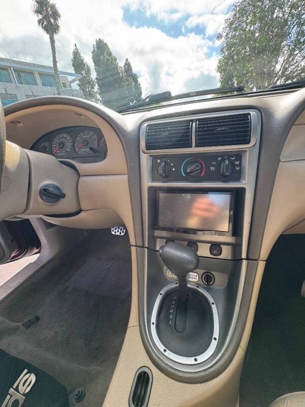 2004 Ford Mustang GT Deluxe