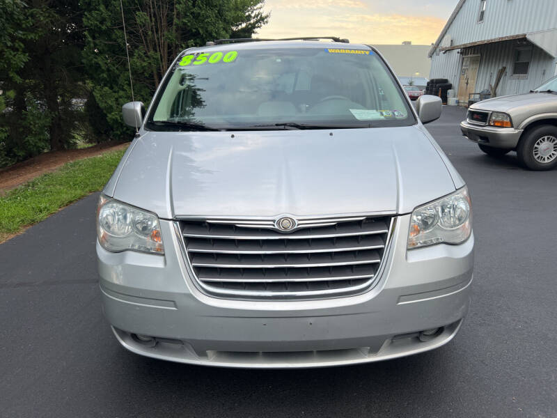 2008 Chrysler Town and Country for sale at BIRD'S AUTOMOTIVE & CUSTOMS in Ephrata PA