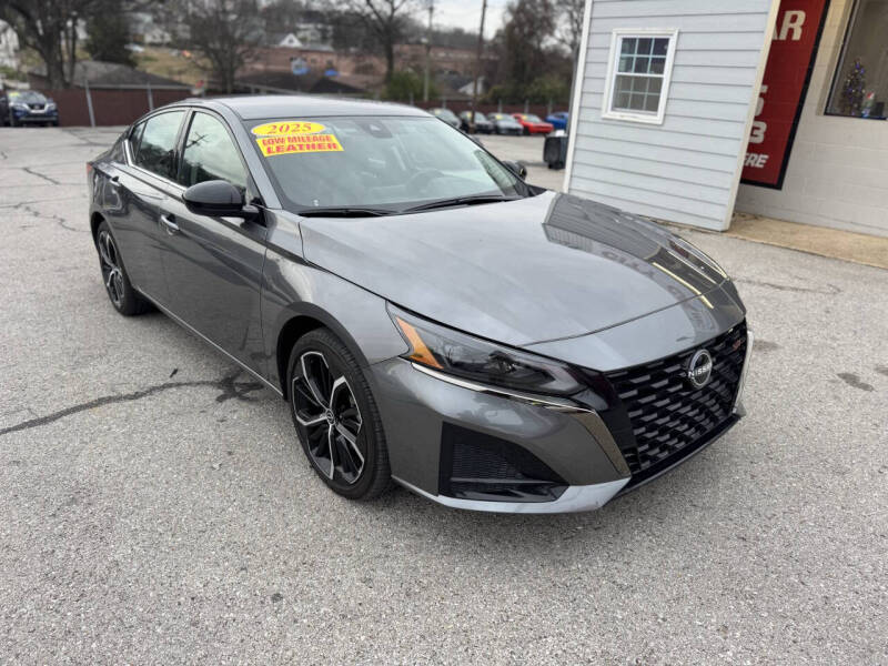 2025 Nissan Altima SR's photo