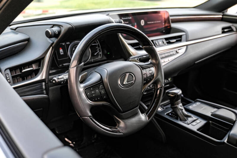 2020 Lexus ES 300h
