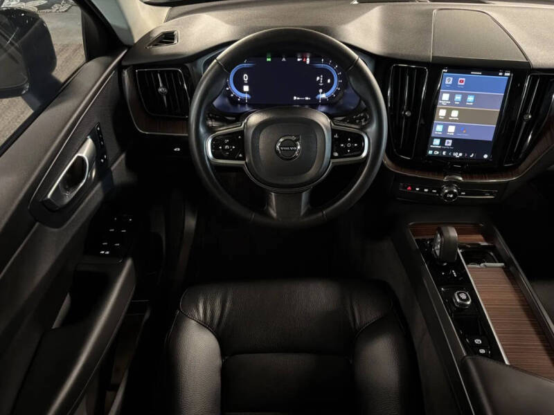 2024 Volvo XC60 B5 Plus Dark Theme